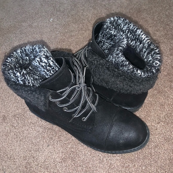 Women’s black ankle boots - Picture 1 of 4